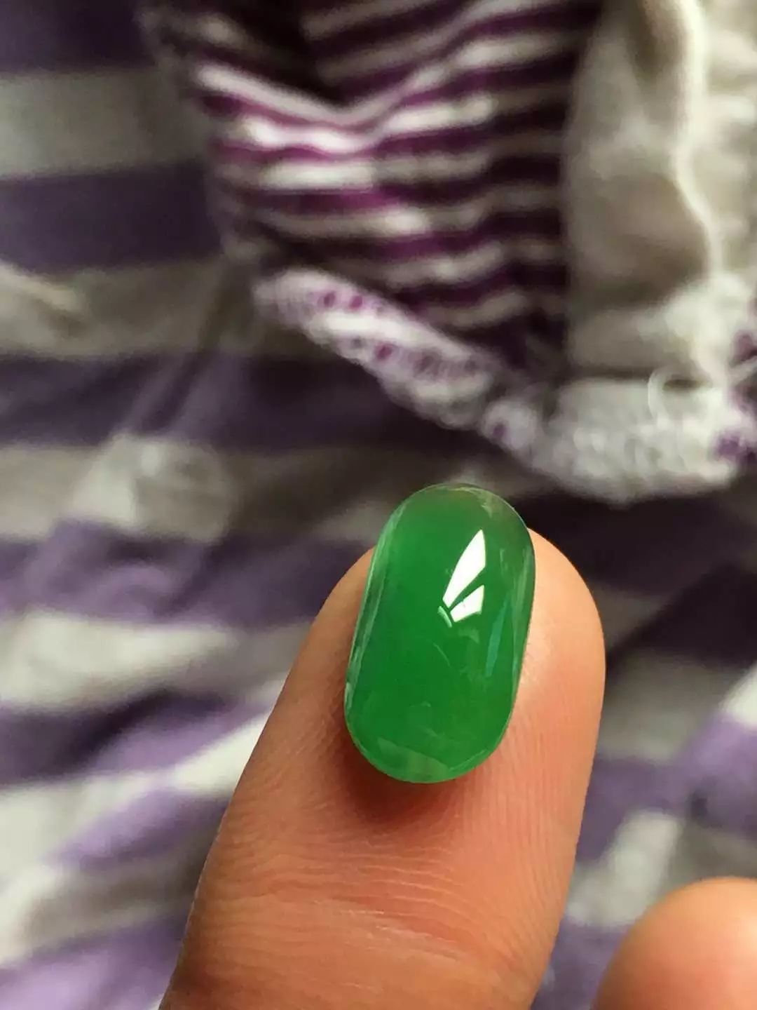 翡翠|38万切垮的翡翠赌石，没想到竟取出一颗满绿蛋面！