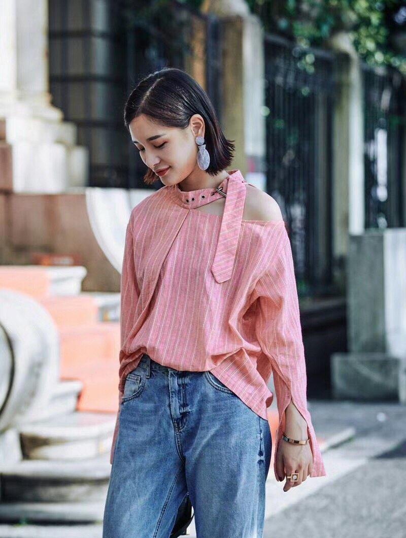 穿衣搭配|白衬衫已经失宠了，今年流行这款“粉衬衫”，高级优雅还很有气质