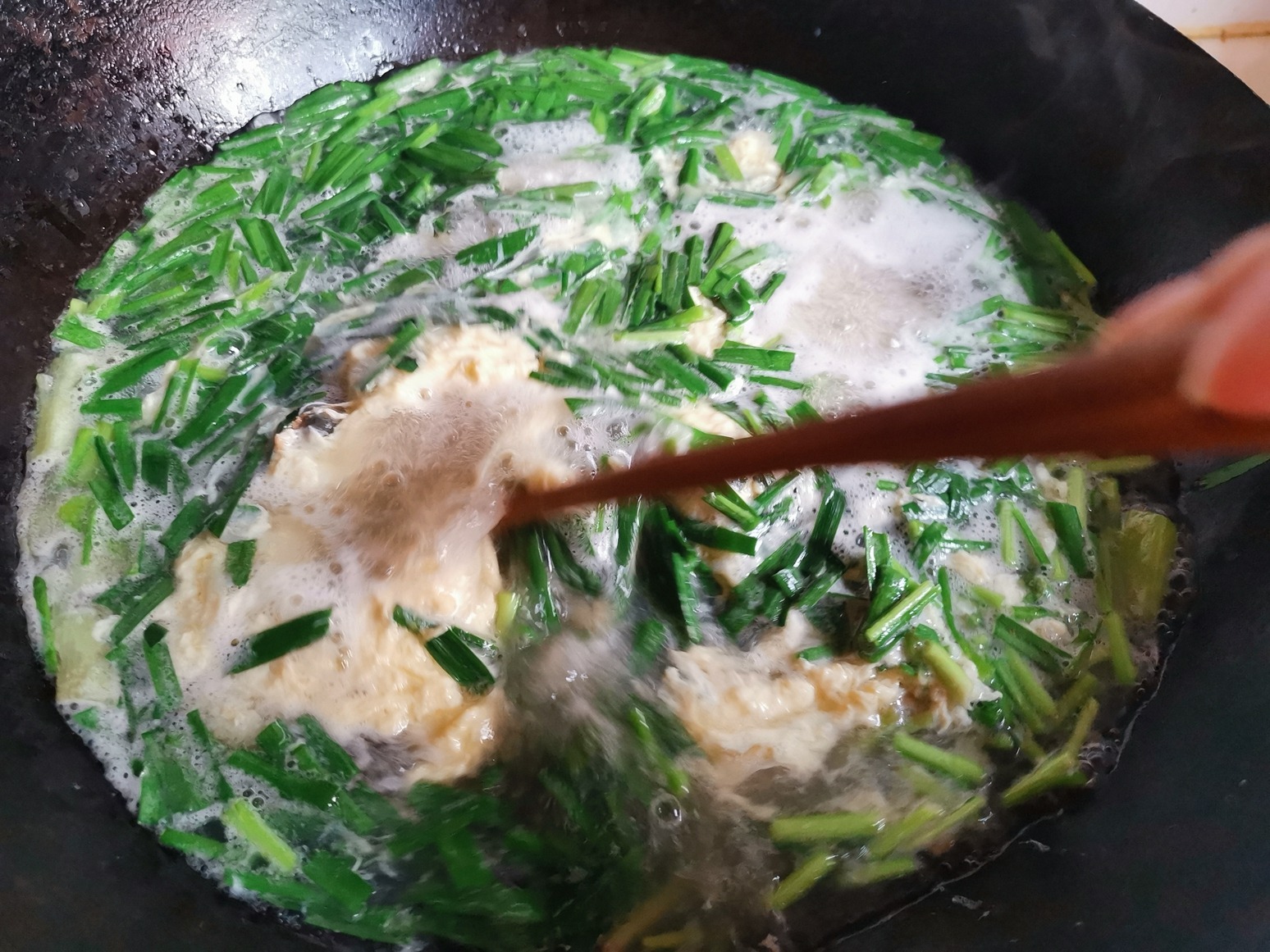 冬天，吃肉吃鱼不如吃它，熬汤特鲜美，暖胃又好喝