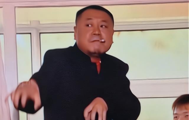 范伟|16年前范伟与赵本山“分道扬镳”,真的单单为了7千元演出费吗?