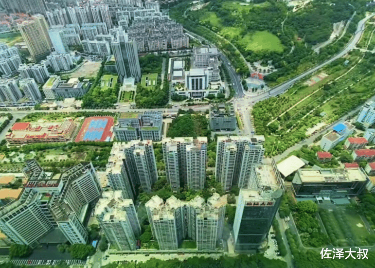 男子在南宁华润大厦68层,吃了一份海南白切鸡饭,结账时不敢相信