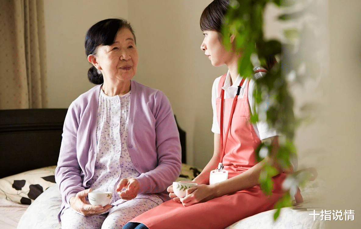 六旬夫妻带着全部家当去女儿家养老,女婿愤怒:你们连门都不配进