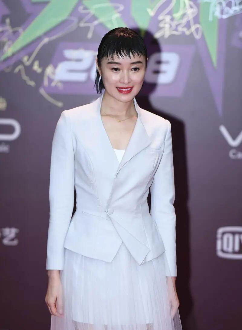 发型师 吴越的新发型，一下子就惊艳了全场，发型师是不是该换一下了？