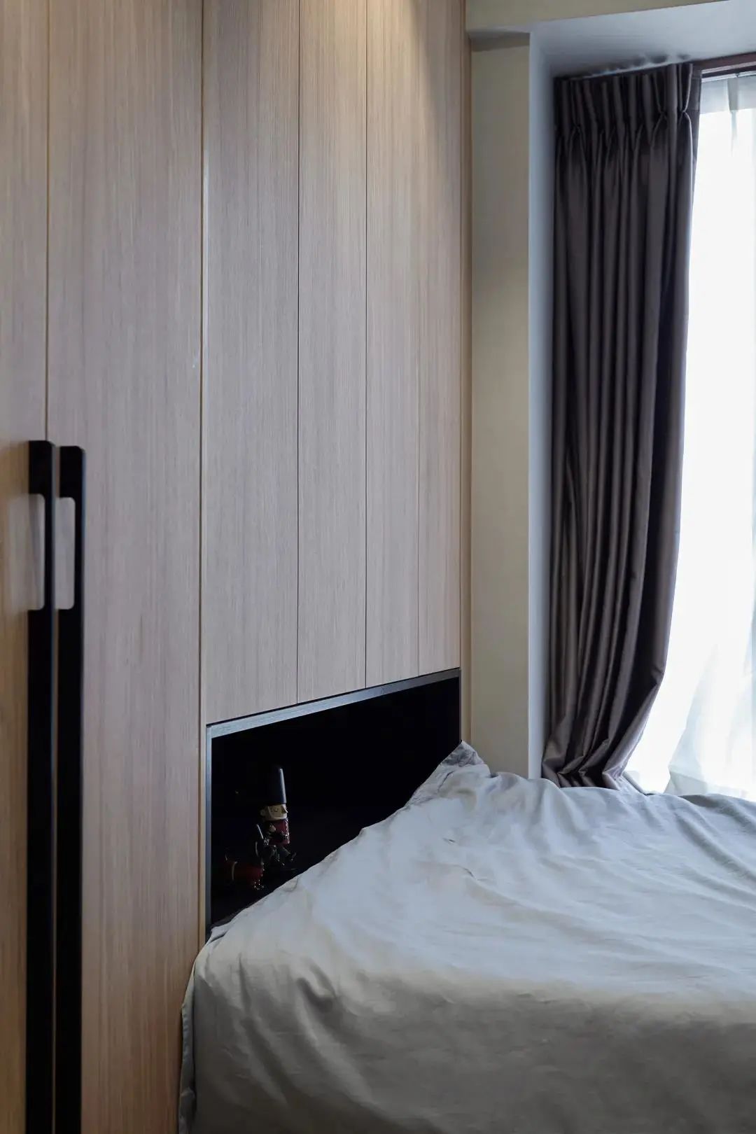 101㎡现代简约风,原木色搭配黑白灰!