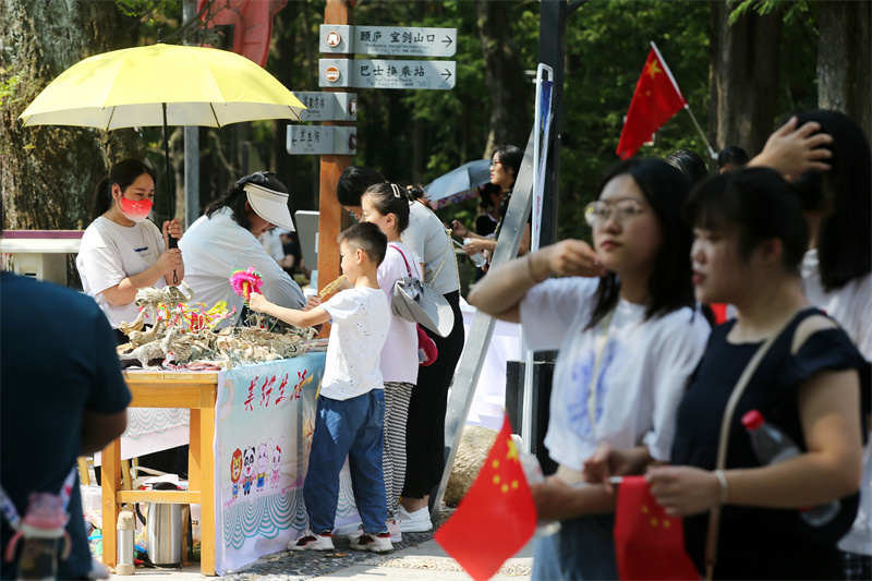 鸡公山|鸡公山风景区：盛装“中国红”，让游客游玩中感受祖国繁荣