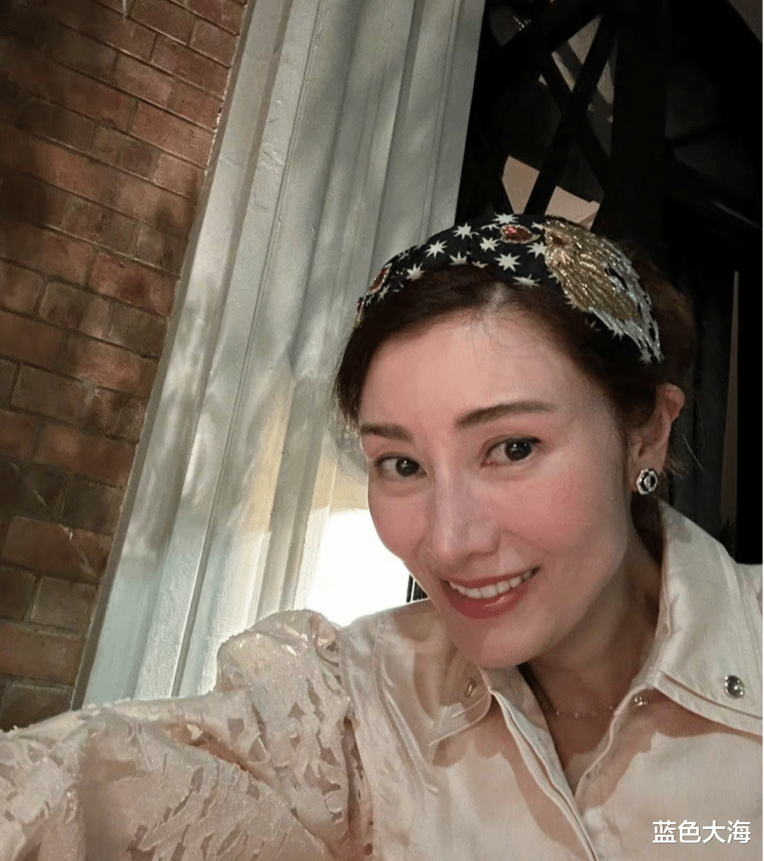 李嘉欣|从红榜跌落黑榜，大名鼎鼎的港风大美人李嘉欣到底怎么了？