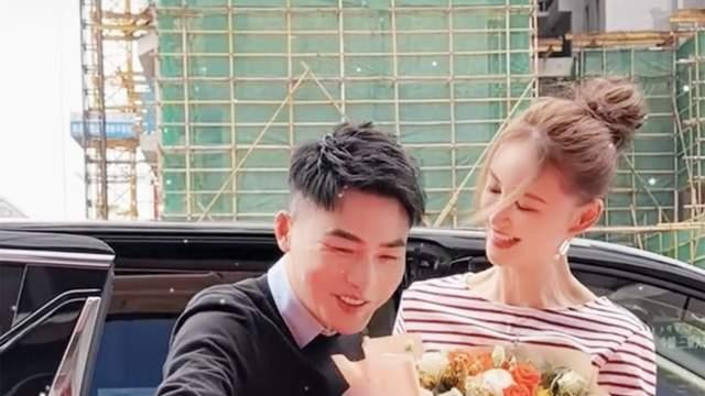 张歆艺|张歆艺现身为男网红站台！甜蜜揽着对方的腰，出场费被曝百万多