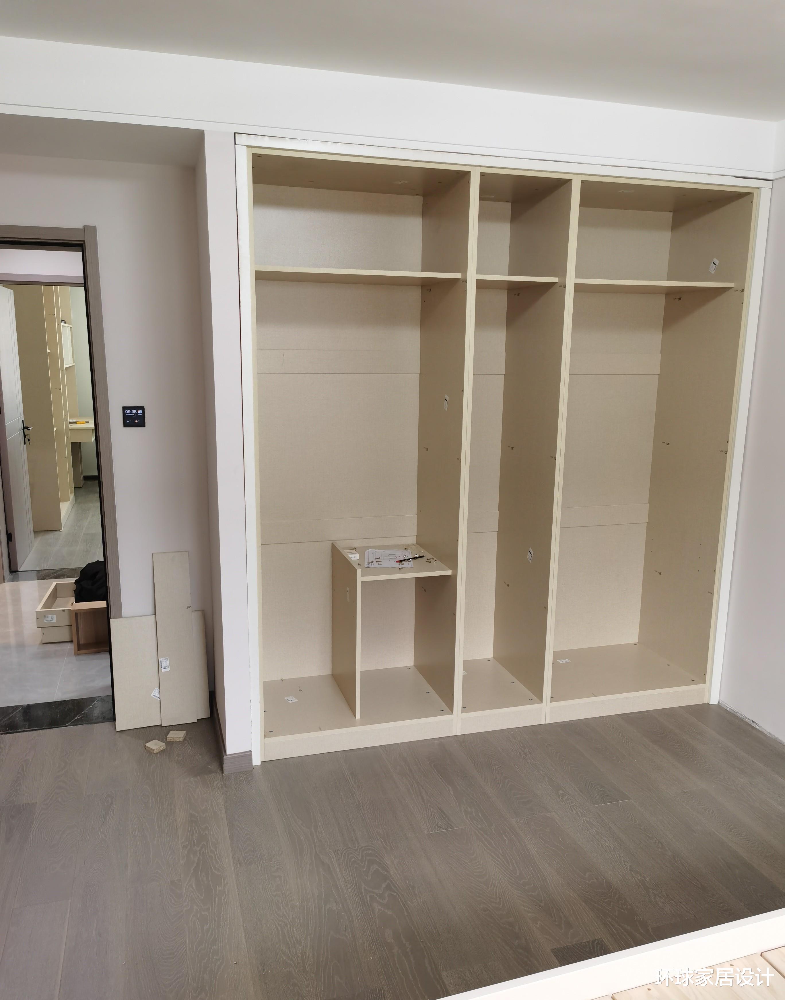 一门到顶的衣柜虽好,但有3个方面的7点要注意,否则难看也难用!