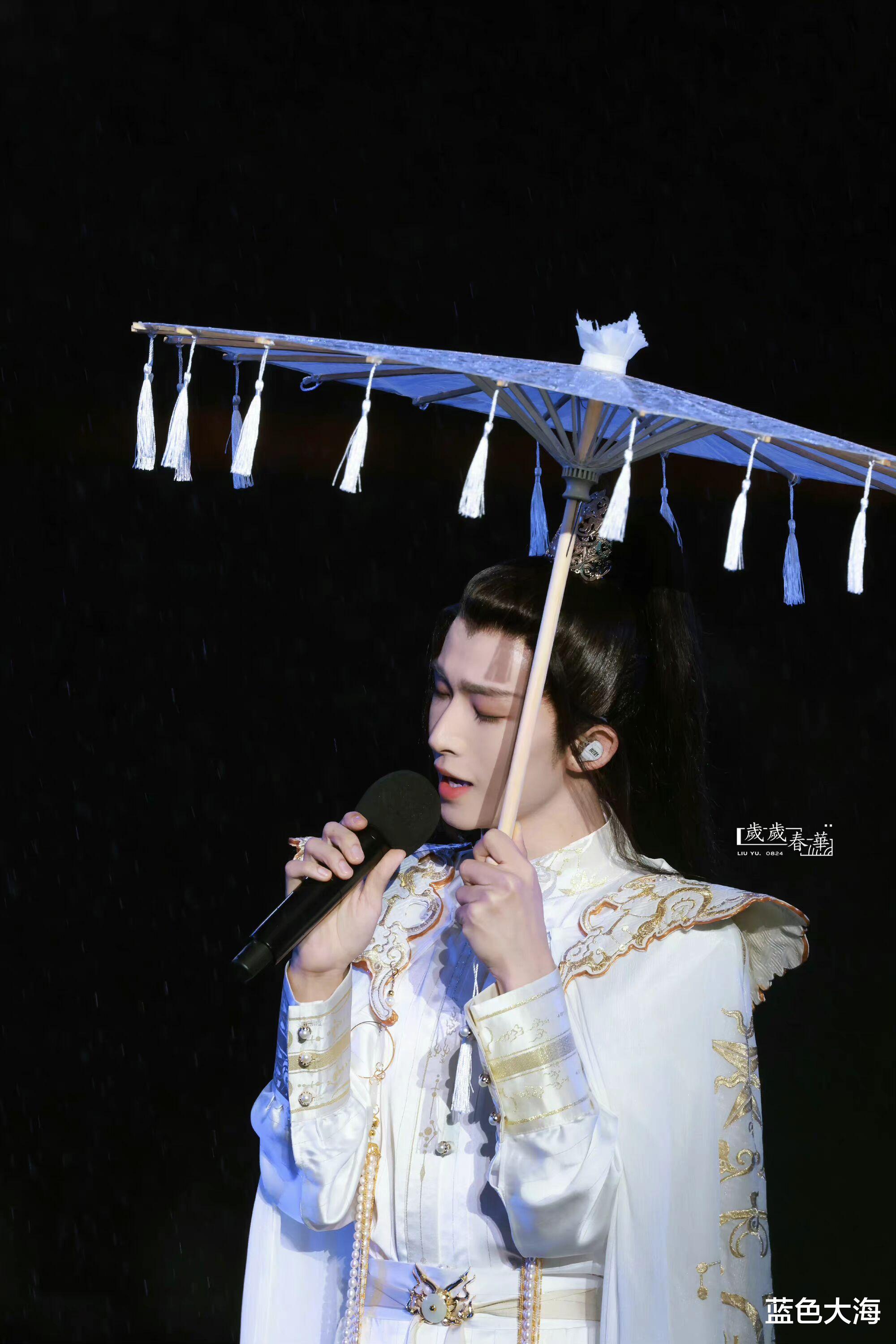 发型 刘宇真的杀疯了！翩翩公子变成雨中少将，怎么反差这么大？