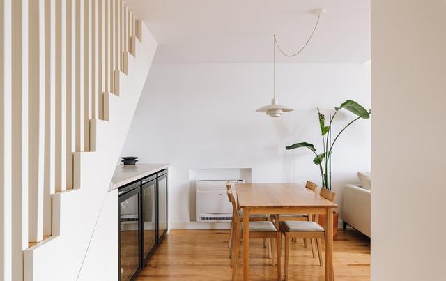 不加窗帘的顶层复式公寓,能感受光和风,360°都能看到喜欢的物品