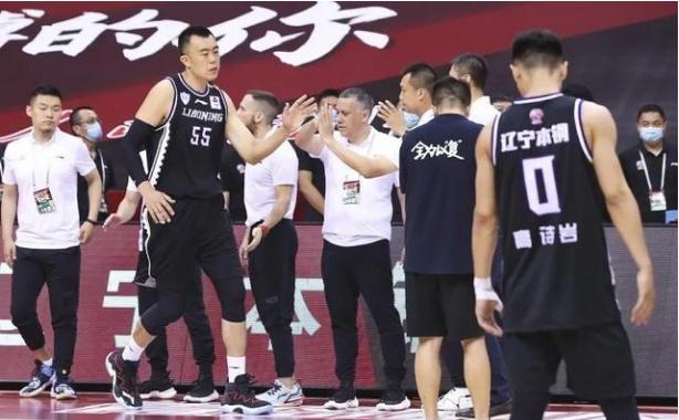 辽宁男篮|辽宁弃将拒绝握手直接离开，队友一脸懵圈，球迷却认可