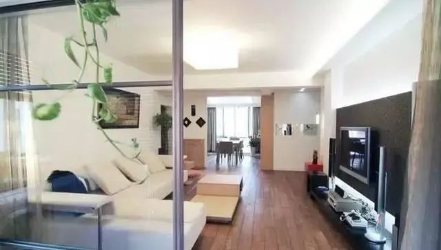 以后客厅别再乱装了，看看我家怎么弄的，简单漂亮上档次！