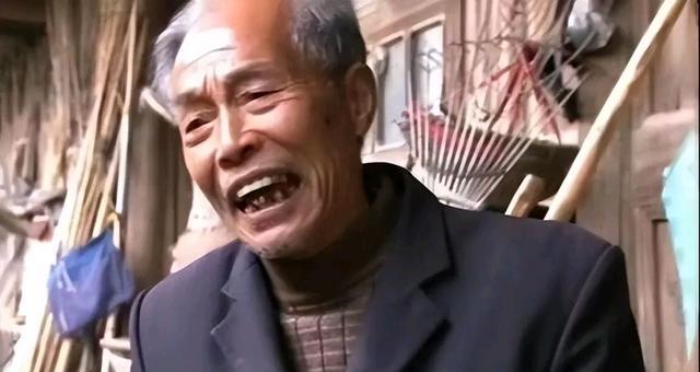 浙江80岁农民住破房子,每天银行流水却高达500万,送200万给村民