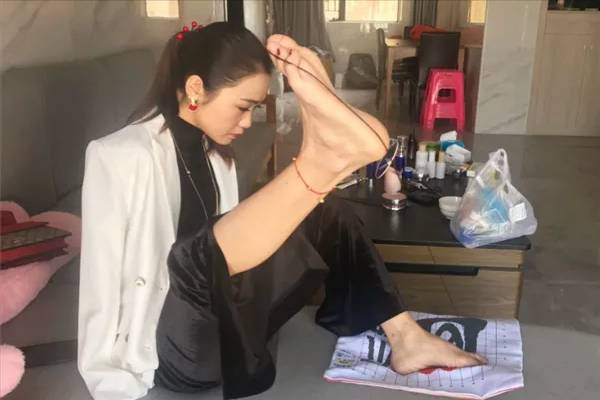 林心如|断臂女孩杨佩，9岁失去双臂，靠十字绣逆袭，遭男友抛弃再遇真爱