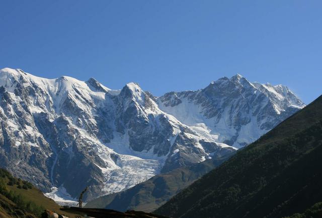 高加索|两部分山脉组成,海拔最高5642米,高加索山脉为何易守难攻?