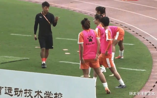 |3-2！女超史诗一战！卫冕冠军豪取8连胜，中国女足队长90分钟绝杀