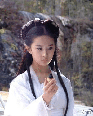 有种自拍叫刘亦菲的自拍，被粉丝集体“嫌弃”： 颜值一言难尽！