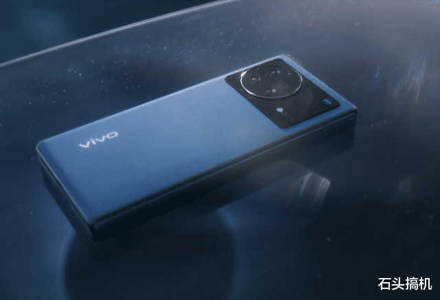 折叠屏|vivo首款折叠屏手机X Fold外观确认!内外屏挖孔,后置圆形四摄