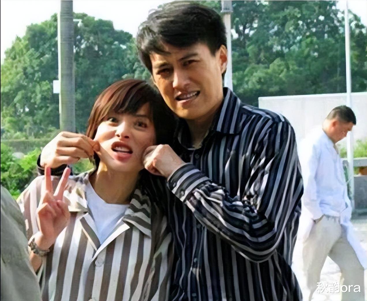 靳东|靳东:与离过婚的江珊同居5年,却为何转身娶了二婚的李佳?