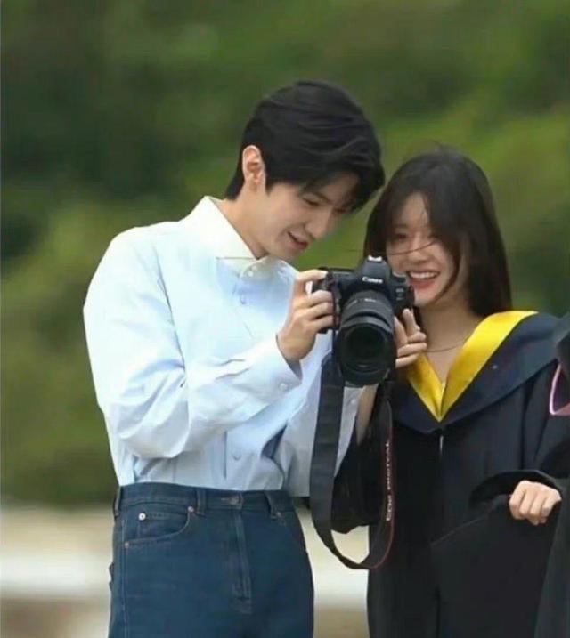 陈哲远|赵露思陈哲远《偷偷藏不住》还原求婚名场面!海边单膝下跪太浪漫