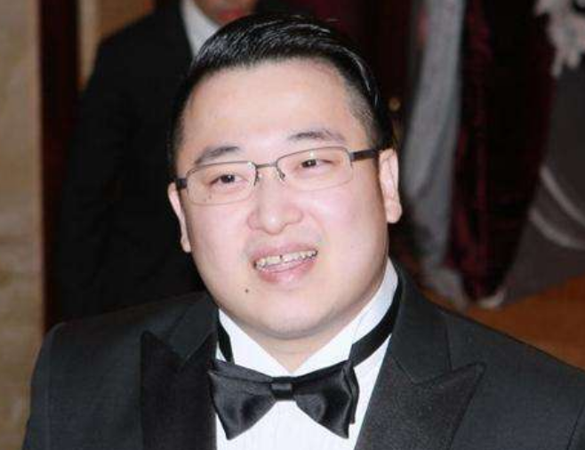 曾宝仪|曾志伟四个孩子，四种不同的人生，曾宝仪47岁至今孤身一人