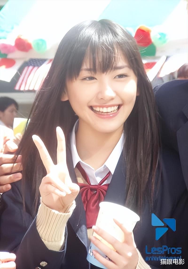 央企 33岁新垣结衣婚后风格大变，新造型认不出来，大背头也太酷了