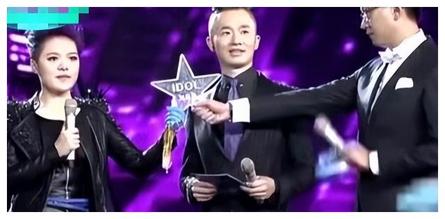 林海|51岁林海:曾是央视著名主持,为正义怒摔耳机,二婚何婕获幸福