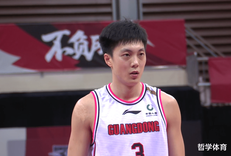 李梓嘉|易建联：不会退役，油箱里还有很多油，辽宁队夺冠实至名归