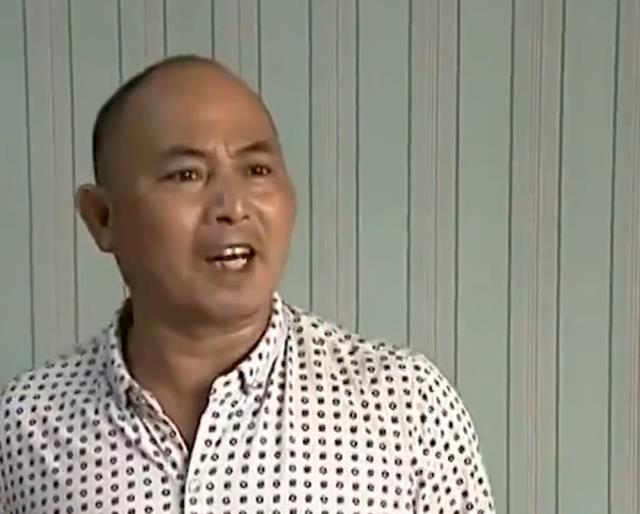 小伙穿裙子化浓妆,跳舞比女人妖艳,父亲骂他变态他索性大秀舞姿