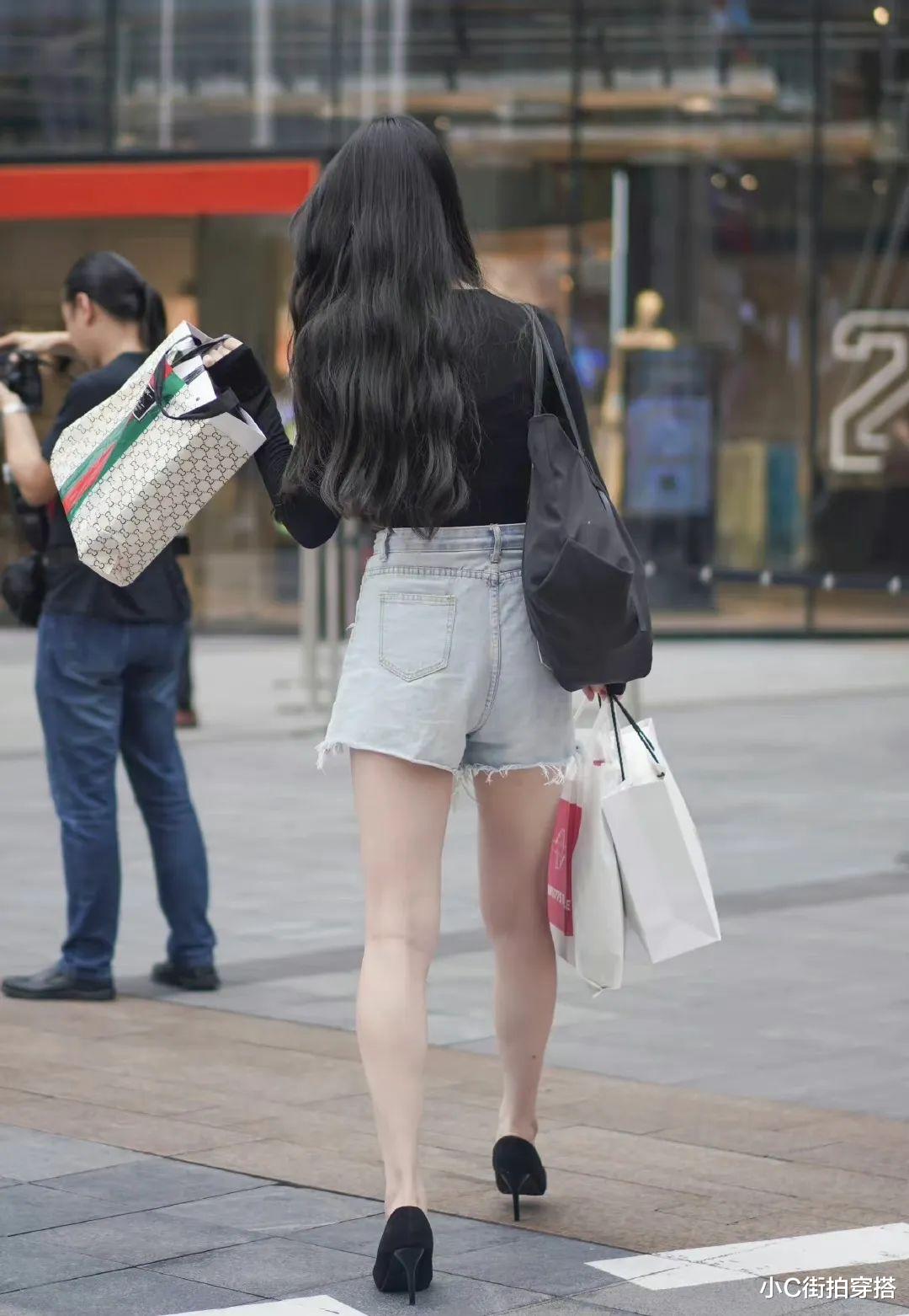 夏天,一定是女生穿短裤最多的季节