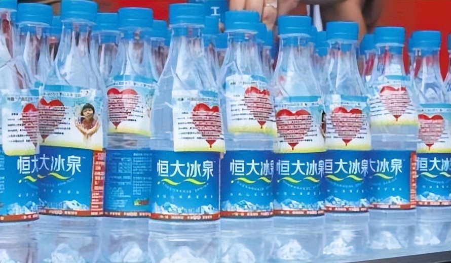 混得“最失败”的瓶装水,花60亿打广告亏了40亿,无奈溃败离场