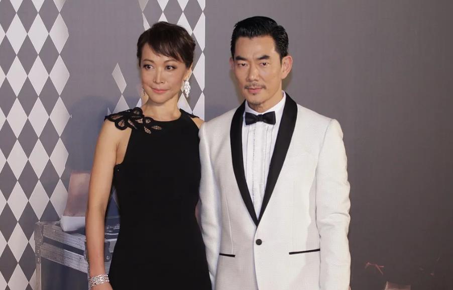 任贤齐|任贤齐罕见曝光儿子照片,称接送放学被嫌弃,带娃骑行打破代沟