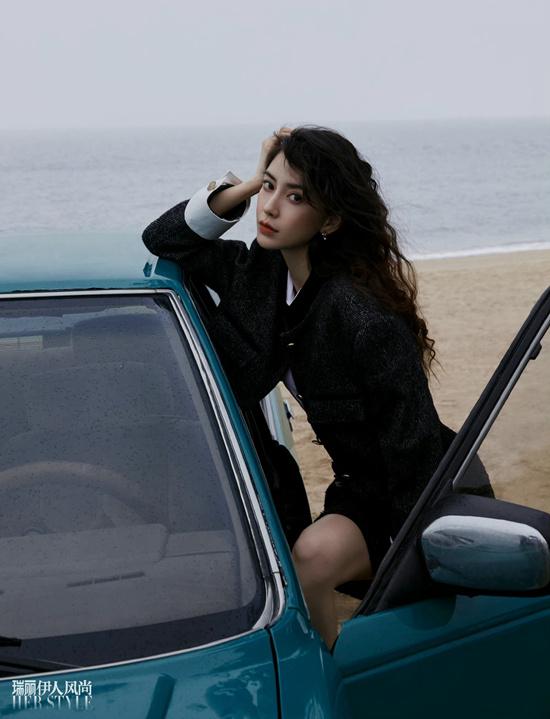 Angelababy|Angelababy曝海边大片 羊毛卷发型尽显港风韵味