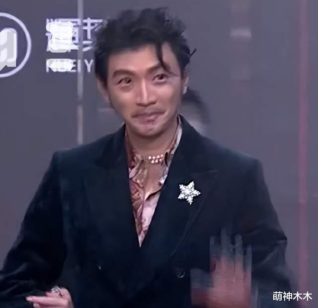 戏剧|金钟戏剧红毯造型：46岁林心如锁骨抢镜，杨谨华大秀好身材