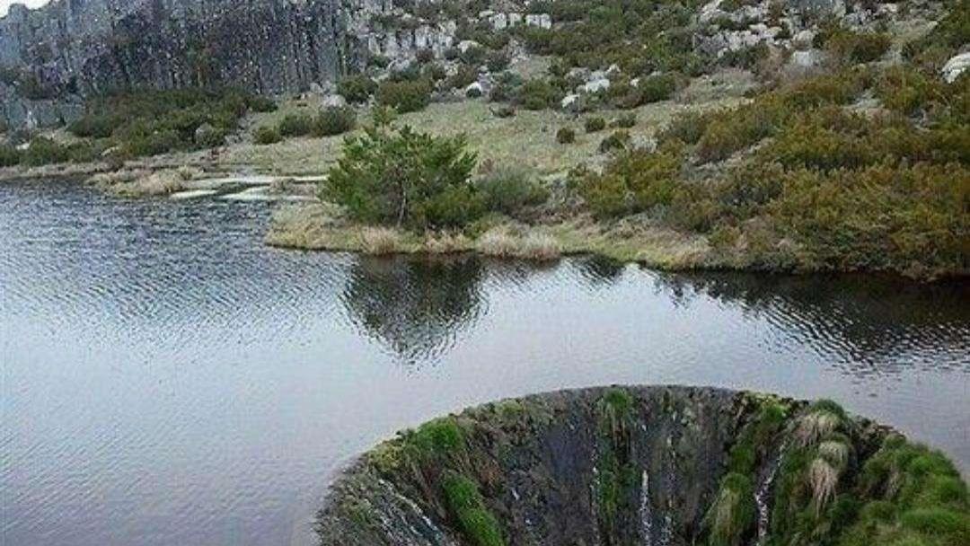 葡萄牙湖面现“地球破洞”，水到底流向哪里？