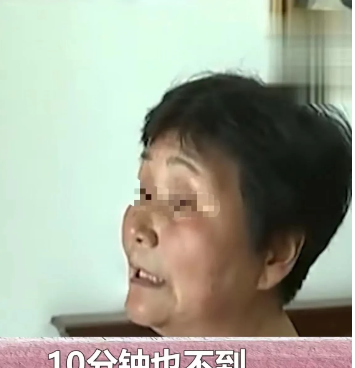 浙江杭州,大妈买了2台空调,但安装的时候竟被收了800元的打孔费