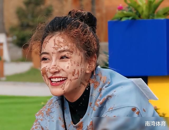 Angelababy|代言解约，海报遭白纸遮脸，跪地上录综艺，Angelababy究成了资本弃儿