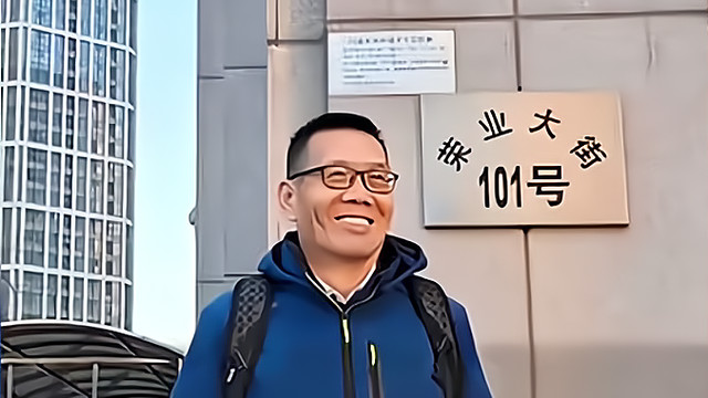 70岁大叔网恋56岁深圳女子：双方一次没视频过，却相约阳康后领证