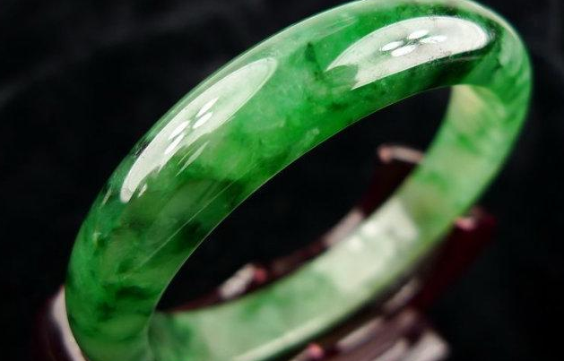 翡翠|翡翠的价格有增无减,罪魁祸首竟然是这个,你知道多少