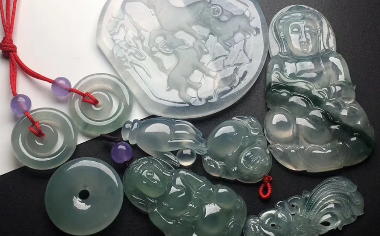 翡翠|翡翠是玉石吗?两者之间有怎样的区别?究竟是翡翠好还是玉石好?