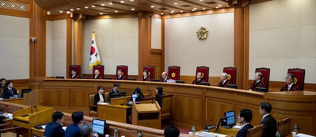 殴打乘务长、逼停飞机,“恶魔千金”赵显娥,凭什么这么嚣张