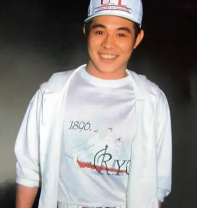 李连杰|李连杰抛弃糠糟之妻,却去选择了利智