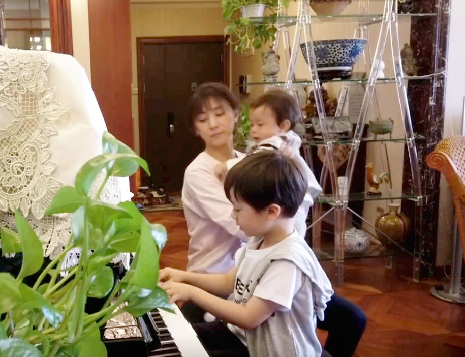 尤小刚|“滥情导演”尤小刚:搅乱两池春水,又拂手而去,现任小他30岁