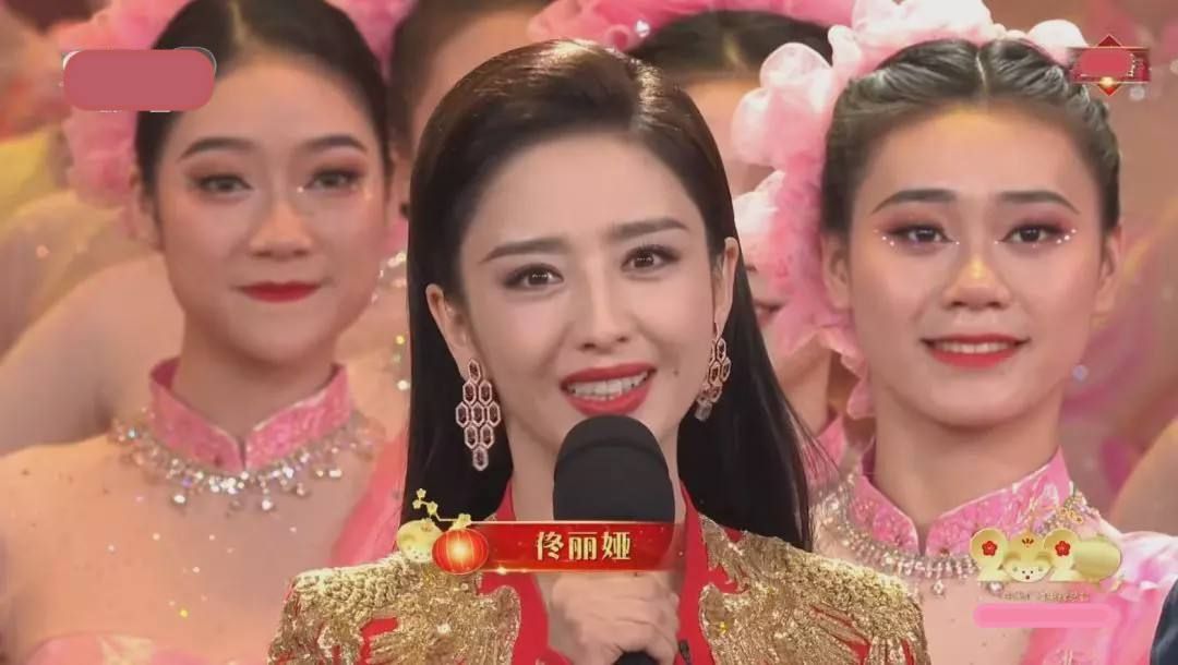 王源|继佟丽娅之后，唐嫣主持东方卫视春晚，女演员跨界当主持人好养眼