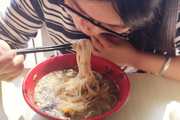 红枣|寿命长的人，吃饭时常有这三个习惯，即使占一个，也值得高兴