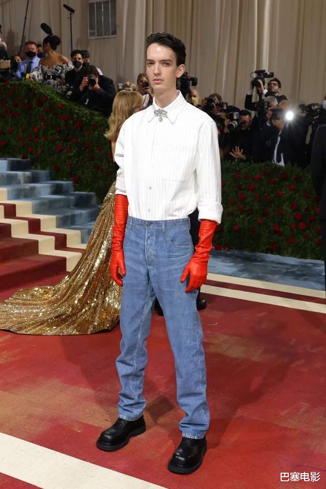 鞠婧祎|一年一度Met Gala又来刺眼，丑不过来了，国外明星都太会整妖蛾子