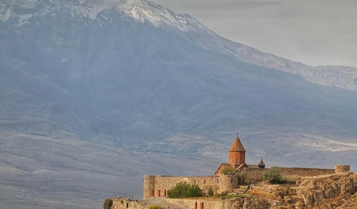 海边|圣山下的修道院，曾经的深坑监牢，却可以远眺诺亚方舟的登陆点