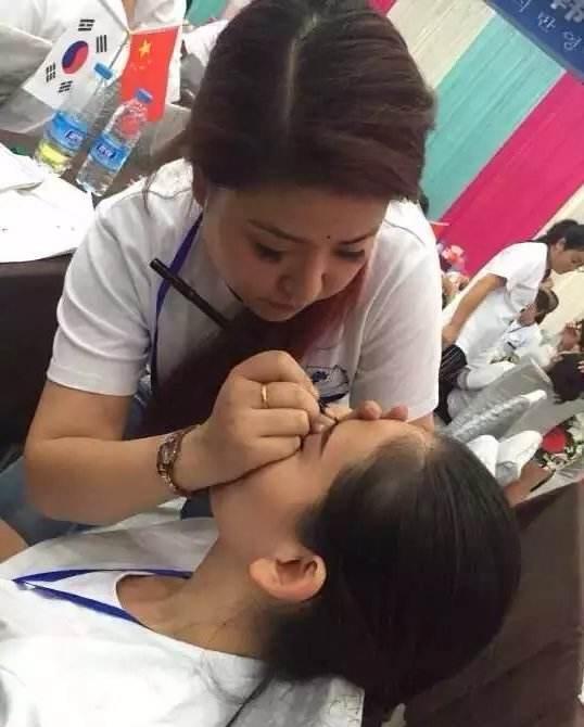 纹眉 “纹眉”后的女性,数年后面部会发生怎样的变化?纹眉师道出实情