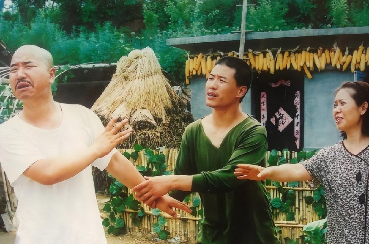 赵本山|“赵四”关小平与众师兄弟同台表演，一起录视频感谢恩师赵本山