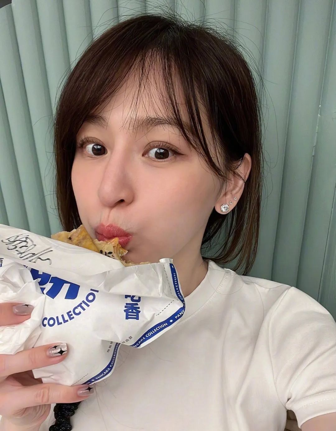 林更新|王心凌推出专属限定版爱你,网友:真看不出她已40岁了!